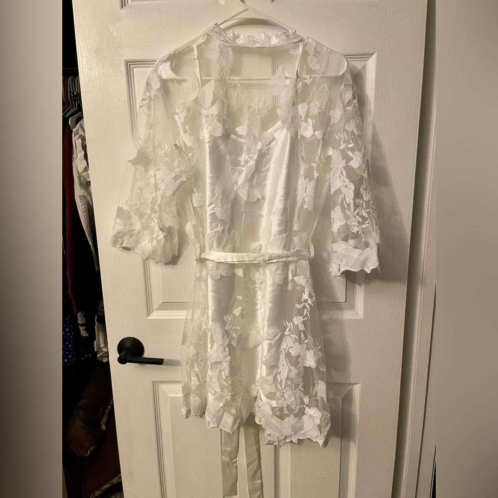 Bridal/Boudoir Getting Ready Robe - Picture 2 of 3